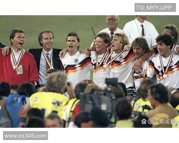 德国队足球传奇人物回顾与辉煌成就分析